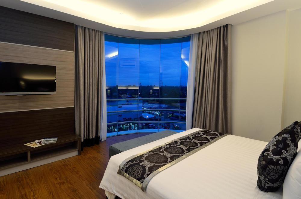Holiday Villa Hotel & Suites Kota Bharu - Wakaf Che Yeh, Night Market Екстер'єр фото