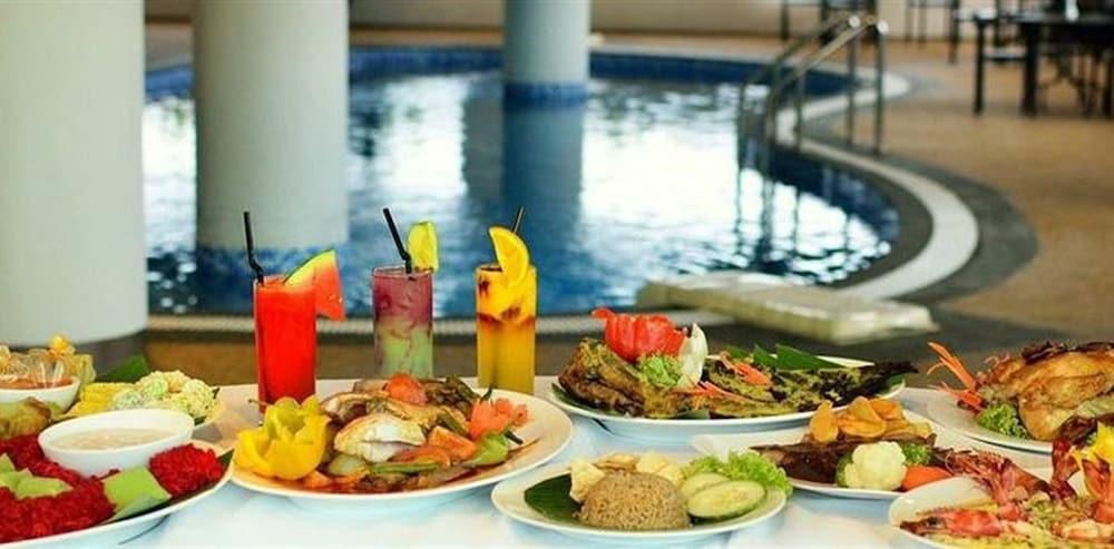 Holiday Villa Hotel & Suites Kota Bharu - Wakaf Che Yeh, Night Market Екстер'єр фото
