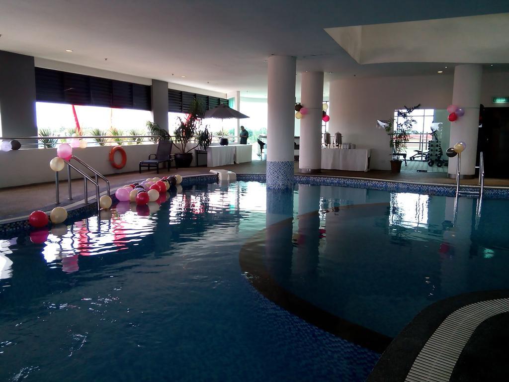 Holiday Villa Hotel & Suites Kota Bharu - Wakaf Che Yeh, Night Market Екстер'єр фото